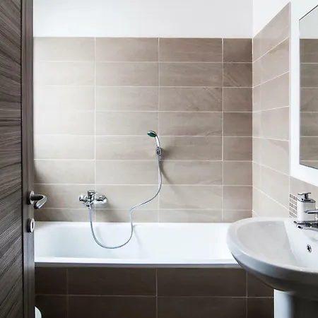 Guesthost - Fonte Laurentina Rom